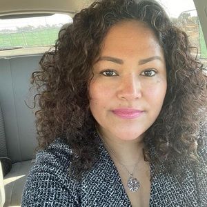 Meet your Posher, Mireya